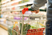Kvinna till reklamfilm fr matbutik