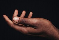 Kvinnliga handmodeller skes till pizzareklam