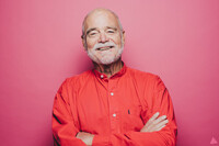 Man 80+ med fina ögon sökes