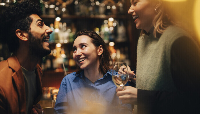 Män och kvinnor 25-35 år sökes till reklamfilm - nattinspelning