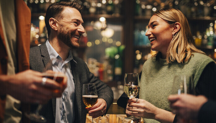 Män och kvinnor 25-60 år sökes till reklamfilm - nattinspelning