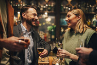 Män och kvinnor 25-60 år sökes till reklamfilm - nattinspelning