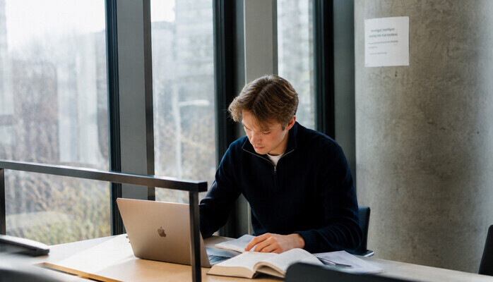 Mannlig student ca. 20-24 år - Bor helst i egen leilighet eller kollektiv. 