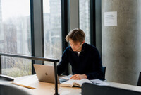 Mannlig student ca. 20-24 år - Bor helst i egen leilighet eller kollektiv. 