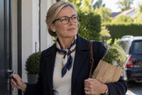 Ordentlig dame ca. 50-60 år
