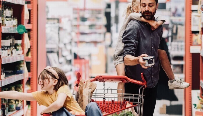 PAPPA - Vi sker koselig og sjarmerende pappa 40-45r til humoristisk reklamefilm for TV-leverandr