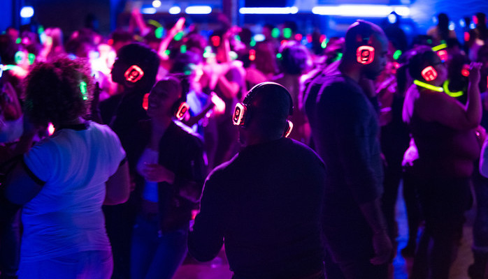 Statister til Bachelorfilm  sker etter menn og kvinner i alle aldre til Silent Disco scene