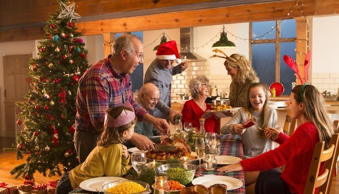Reklamfilm - hos en familj p julafton.