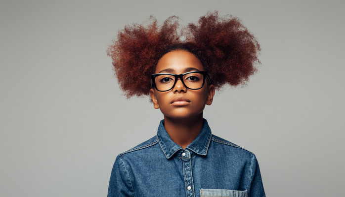 tonårstjej med attityd till reklam