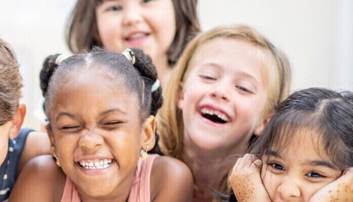 Två syskon, 4 och 7 år, till utmanande roller i kampanjfilm