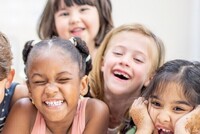 Tv syskon, 4 och 7 r, till utmanande roller i kampanjfilm