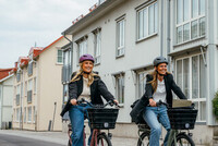 Ungdom och Frlder till Cykelfotografering