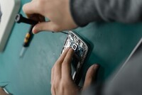 Vi sker 3 karaktrer till en produktion fr ett hissfretag
