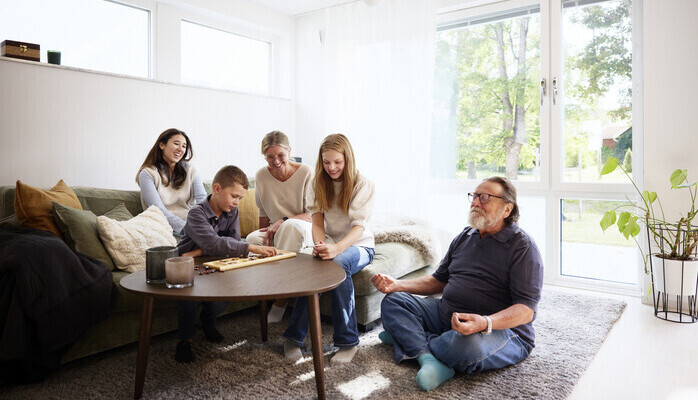 Vi söker olika familjer i olika åldrar och gärna med lägenhet eller villa