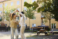 Vi söker Par man och kvinna gärna med lägenhet eller villa