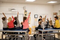 Vi sker ungdomar som kan agera skolklass till en tv-inspelning 