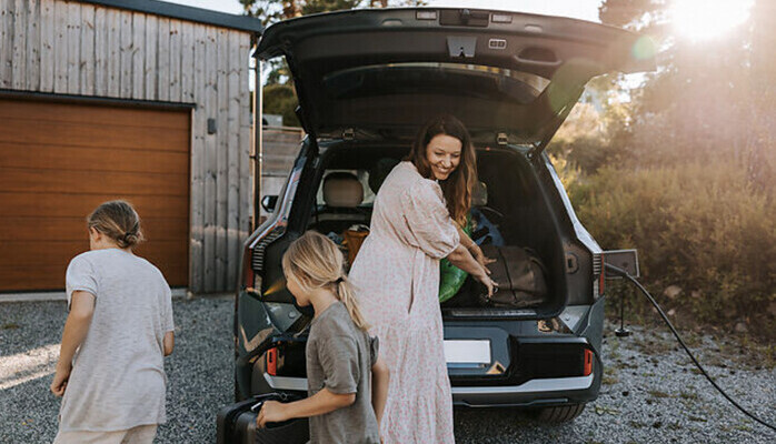 Barnfamilj med elbil sökes till plåtning med tema 