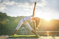 Hlsomedveten kvinna 30-40 r skes fr fotografering