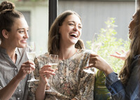 Kvinna i 25-35 rs lder skes till fotografering & inspelning i Stockholm!