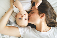 Mamma och bebis fr reklaminspelning