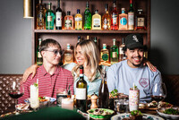 Statister skes fr foto och film till Fratellis hemsida och sociala medier