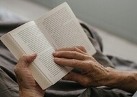 Statist/modell (händer) till inspelning 22 april / Stockholm