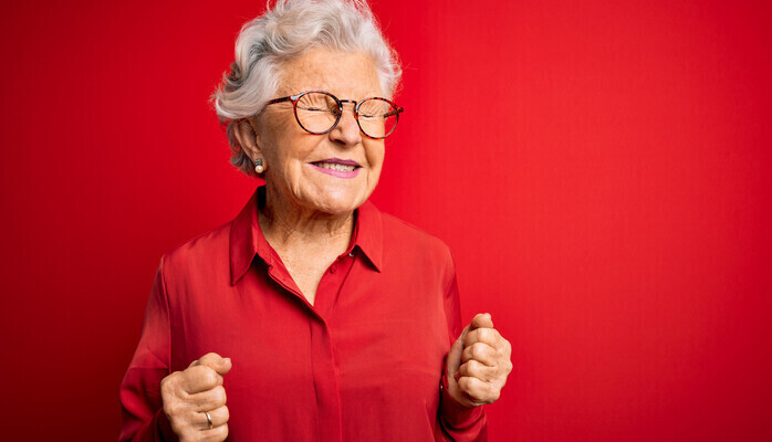 KVINNER 55-65 år med grått hår