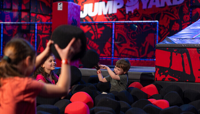 Barn i åldrarna 4-8 år till rolig reklaminspelning på JumpYard
