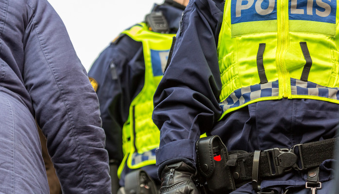 Sker man i 45-65 rsldern att spela polis till en inspelning 19 augusti