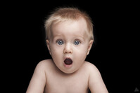 Familjekreatör med barn som kan spela in på flygplan