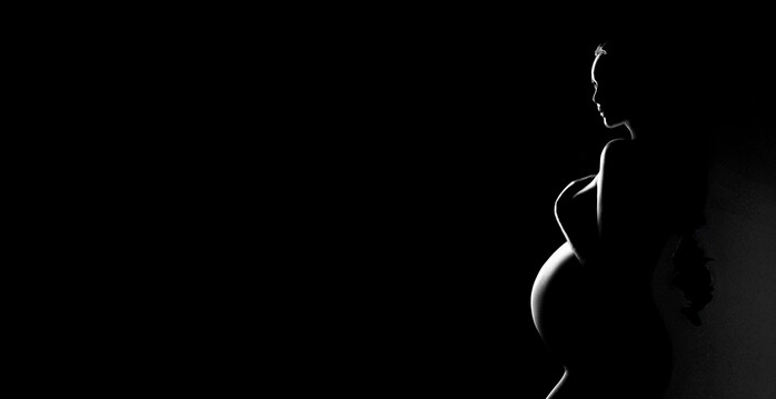 Gravid modell sökes – Fine Art-fotografering (nude / seminude)