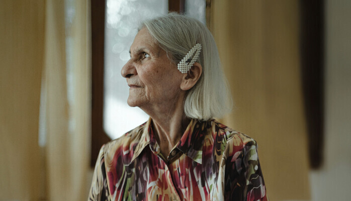 Kvinna, 70+ med påbrå från mellanöstern sökes till reklamfilm för möbelföretag