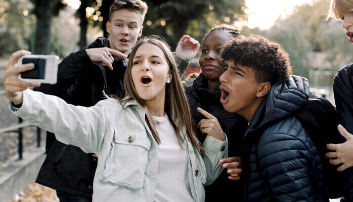 Medverkande till reklamfilm fr vlknt budfretag