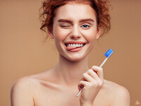 Söker en ung kvinna till reklamfilm för kosttillskott