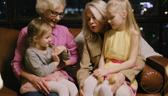 SVT Barn sker mormor ca 70 r och kvinna ca 40 r att spela i en dramatisering