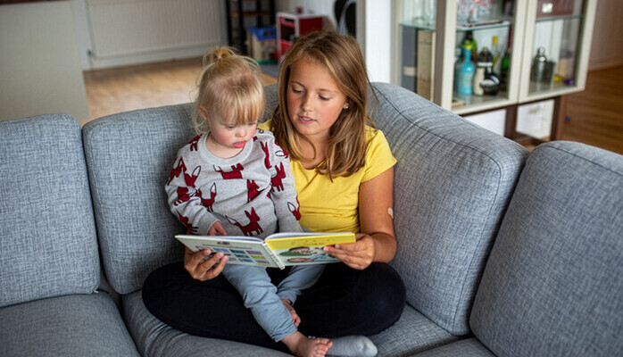 Syskonpar 1-9 år för reklamfotografering