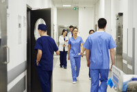  Vi sker tre personer fra 20-40 r som kan vre med p opptak frstkommende onsdag