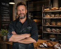 Baker - mann som kan se ut som han hører hjemme i et bakeri!