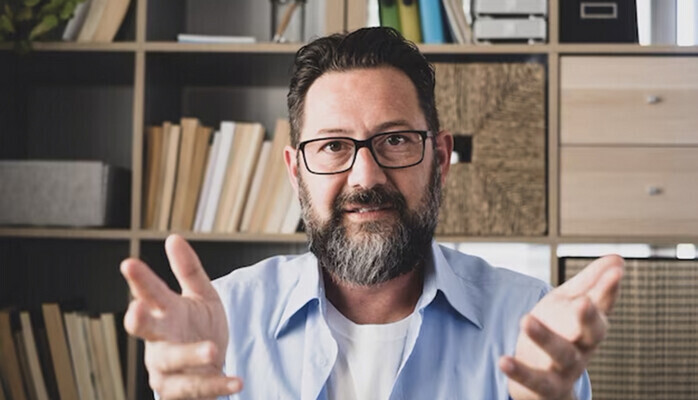 Programleder til video p sosiale medier og nettside