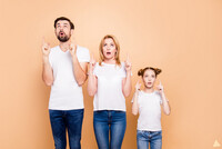 Familie utbygger -  Familie p tre - foreldre 30-40 r, barn ca 10 r skes til mindre roller 