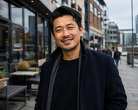 Øst-asiatisk mann 30-45 år