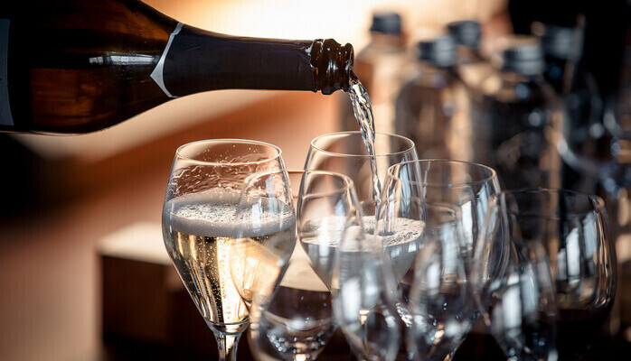 Älskar du champagne och bubbel? Krogguiden söker dig till vår testpanel 