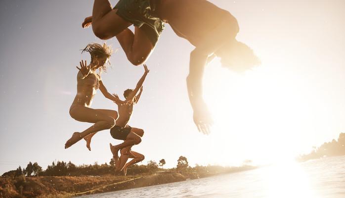 Tonrskille som kan parkour till friluftsfilm