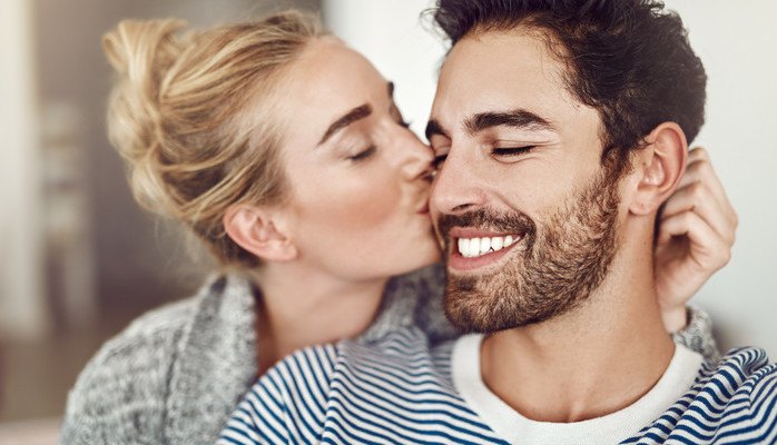 Vi er på jakt etter en mann og en dame i 20-30-årene til å spille en kort scene som par på date