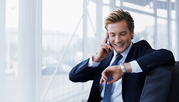 Voksen mann/kvinne som manager til Hollywoodstjerne 