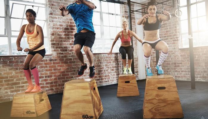 Yoga lrare p en hg niv tjej eller kille 25-35r