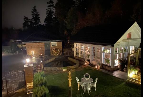 Hus - Hagen i villa Solhøgda  Hus - Hagen i villa Solhøgda