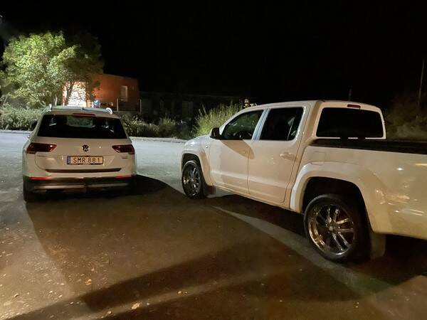 Fordon - En Tiguan och en amarok  