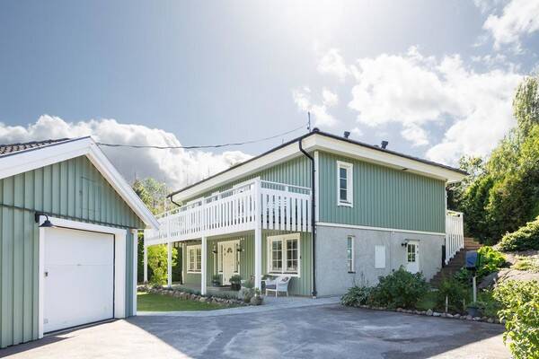 Hus - 190 kvm suterrängvilla i Tyresö