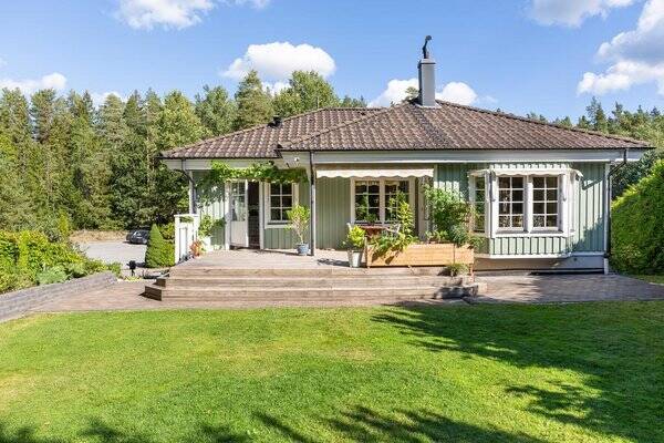 Hus - 190 kvm suterrängvilla i Tyresö